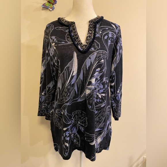 Chico’s Women's Navy Blue Floral Line Top size Medium - Picture 2 of 11